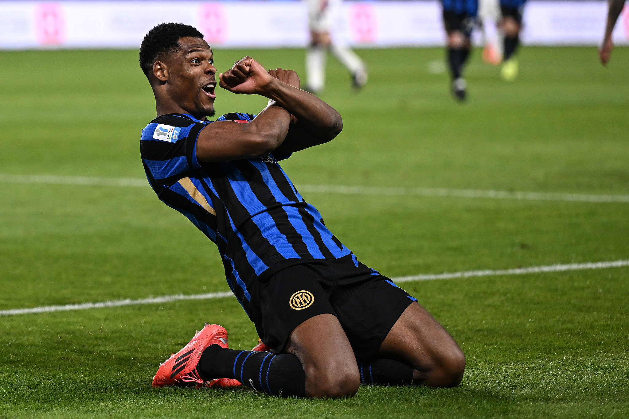 Denzel Dumfries of Inter Milan celebrates after scoring a goal in the Italian Super Cup semifinals against Atalanta at Al Awwal Park in Riyadh, Saudi Arabia, January 2, 2025. /CFP 