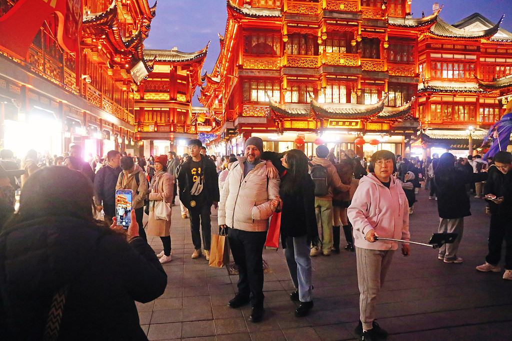 Foreign tourists at lantern festival in Yuyuan Garden, eastern China's Shanghai Municipality, December 30, 2024. /CFP