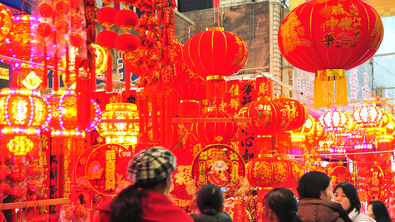 A Spring Festival shopping market in Yichang City, central China