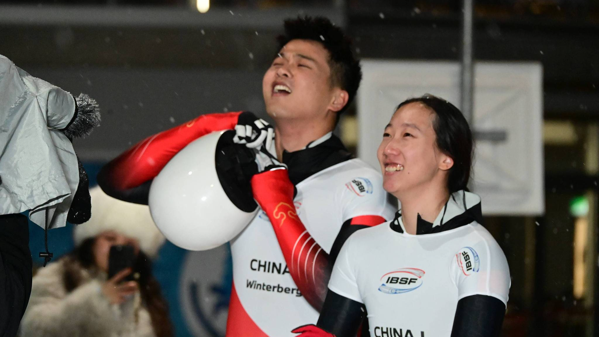 Lin Qinwei (L) and Zhao Dan celebrate winning the skeleton mixed team title at the IBSF World Cup in Winterberg, Germany, January 3, 2025. /CFP