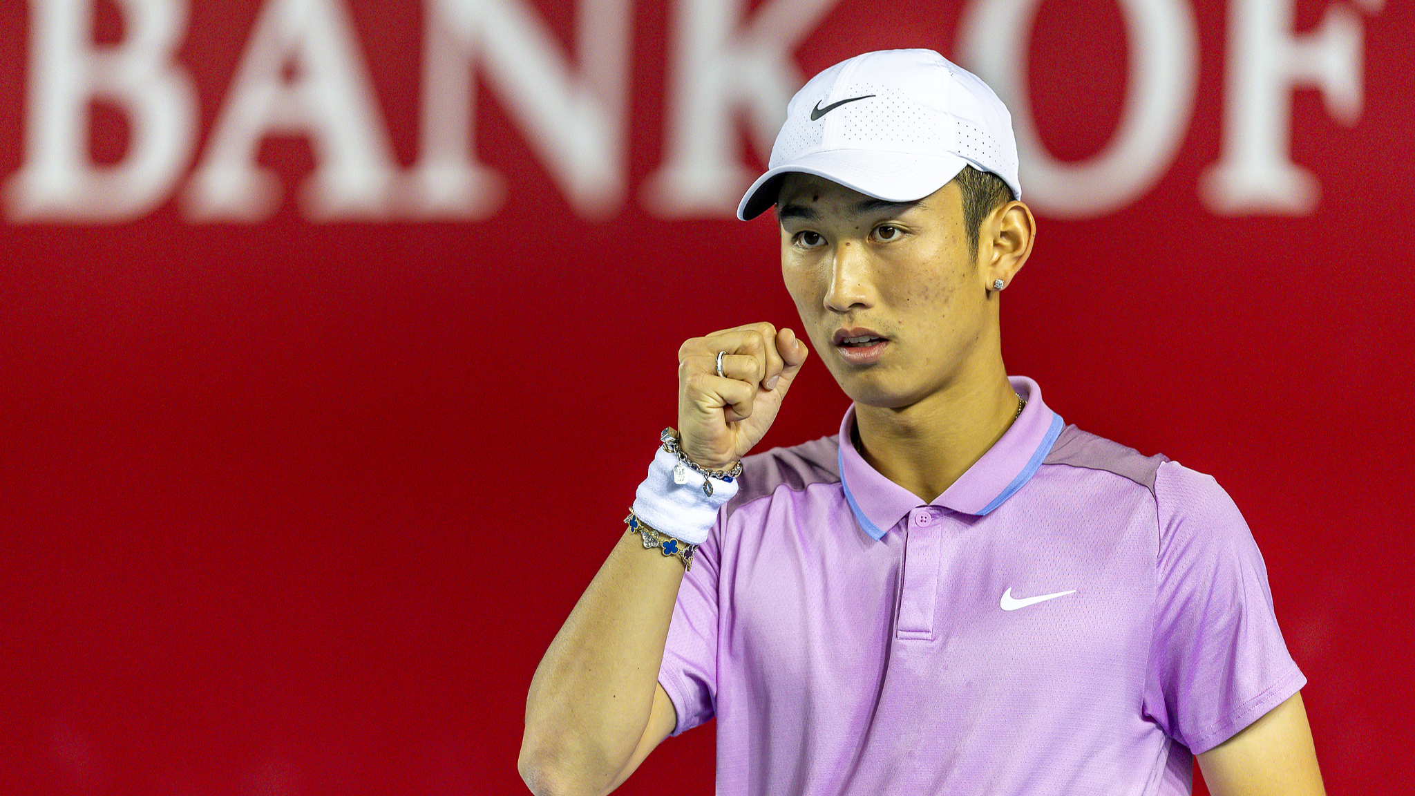 Shang Juncheng celebrates after winning a point against Fabian Marozsan during their men's singles quarterfinal match at the ATP Hong Kong Open in Hong Kong Special Administrative Region, China, January 3, 2025. /FP