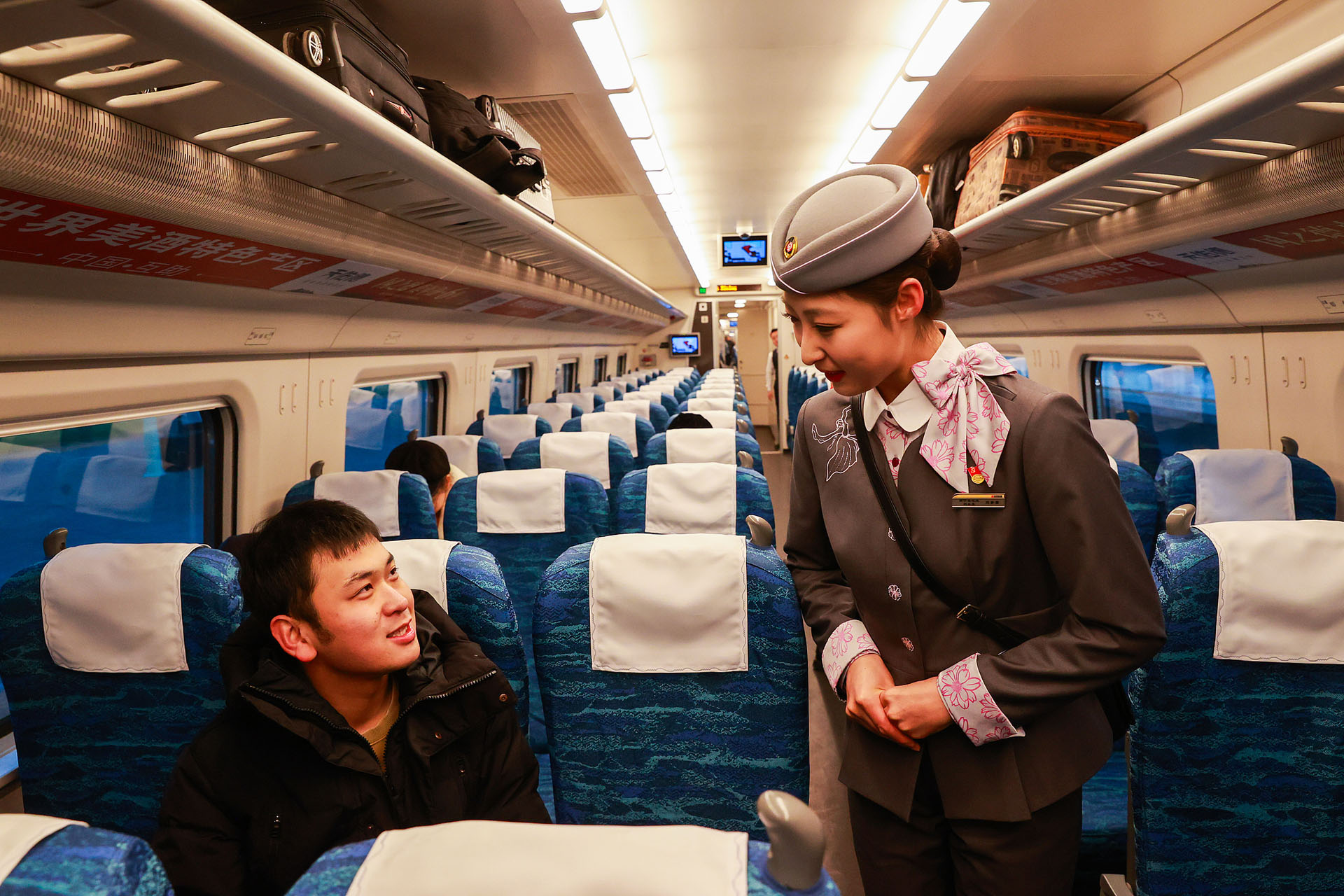 A passenger talks with a railway employee on a train in Xining City, Qinghai Province, January 5, 2025. /CFP