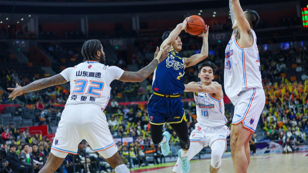 Xu Jie (#2) of the Guangdong Southern Tigers looks to pass in the game against the Shandong Hi-Speed Kirin in Dongguan, south China