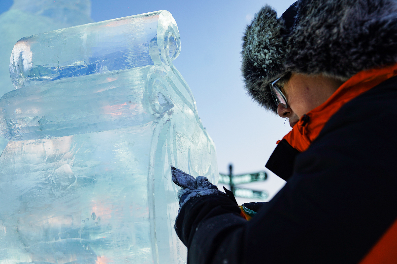 An artisan works on an ice sculpture that is part of the ice Terracotta Warrior display at Harbin Ice and Snow World in Heilongjiang Province on January 4, 2025. /CFP