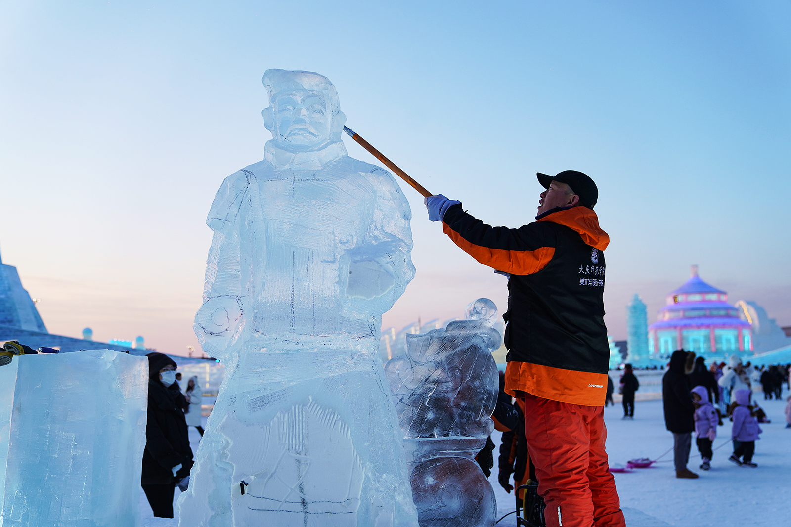 An artisan adds the final touches to an ice sculpture of a Terracotta Warrior at Harbin Ice and Snow World in Heilongjiang Province on January 4, 2025. /CFP