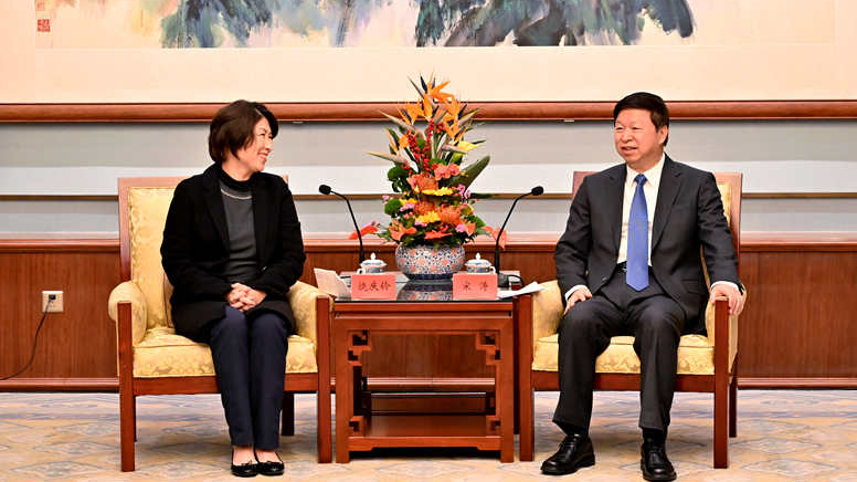 Song Tao (R), head of both the Taiwan Work Office of the Communist Party of China Central Committee and Taiwan Affairs Office of the State Council, holds talks with Taitung County head Rao Ching-ling in Beijing, China, January 4, 2025. /Taiwan.cn 