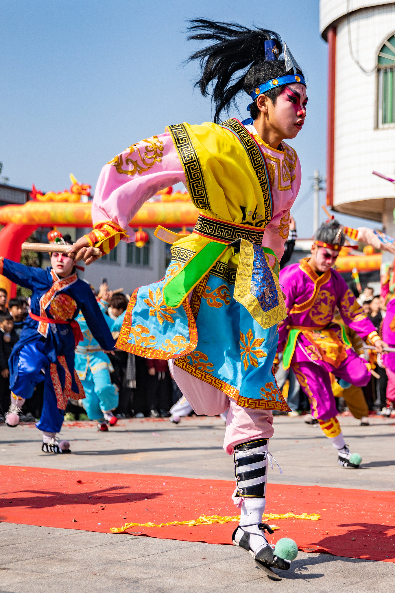 A traditional Yingge dance performance is held in Zhangzhou, Fujian Province. /CFP