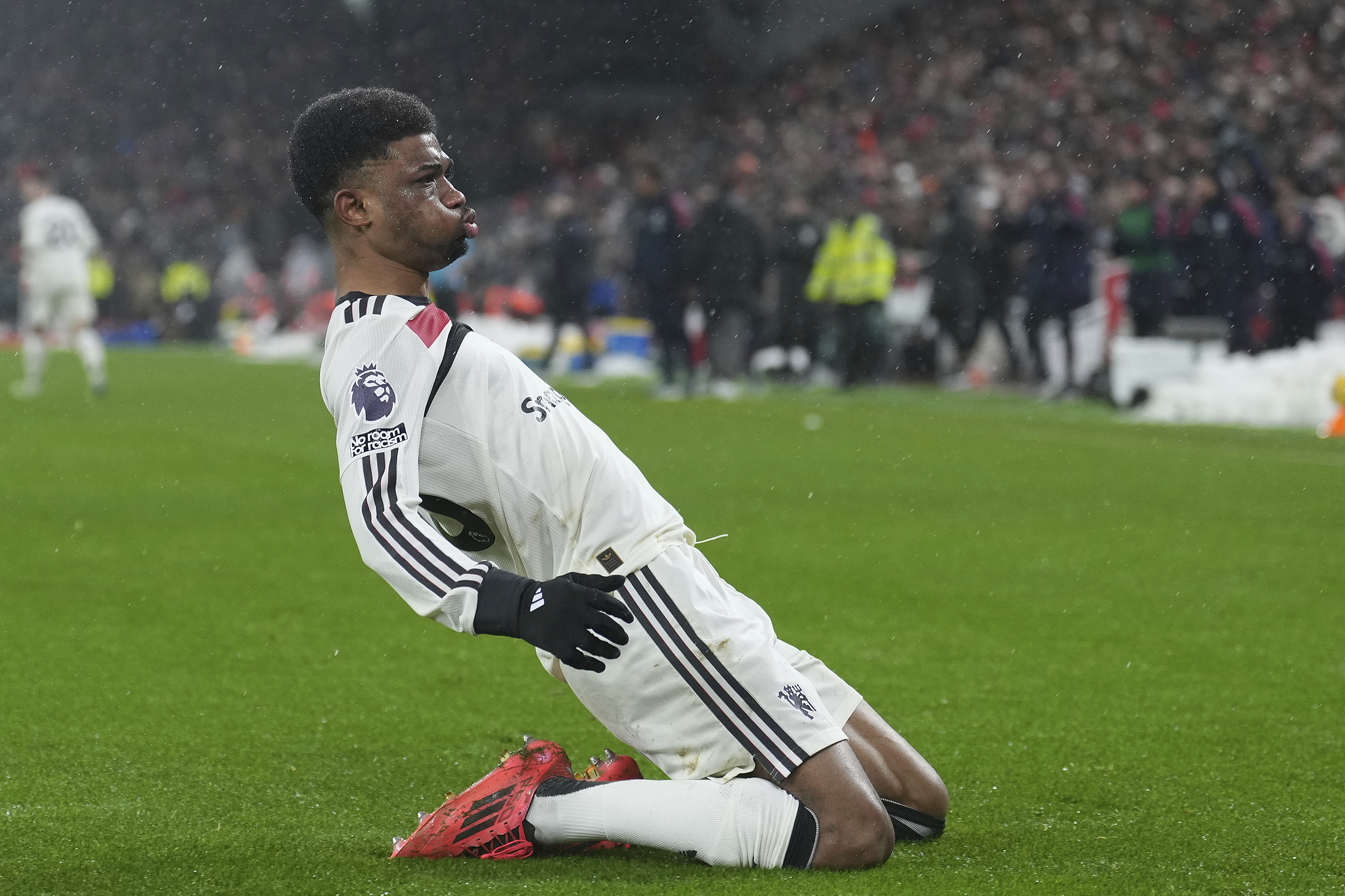 Amad Diallo of Manchester United celebrates after scoring a goal in the Premier League game against Liverpool at Anfield in Liverpool, England, January 5, 2025. /CFP