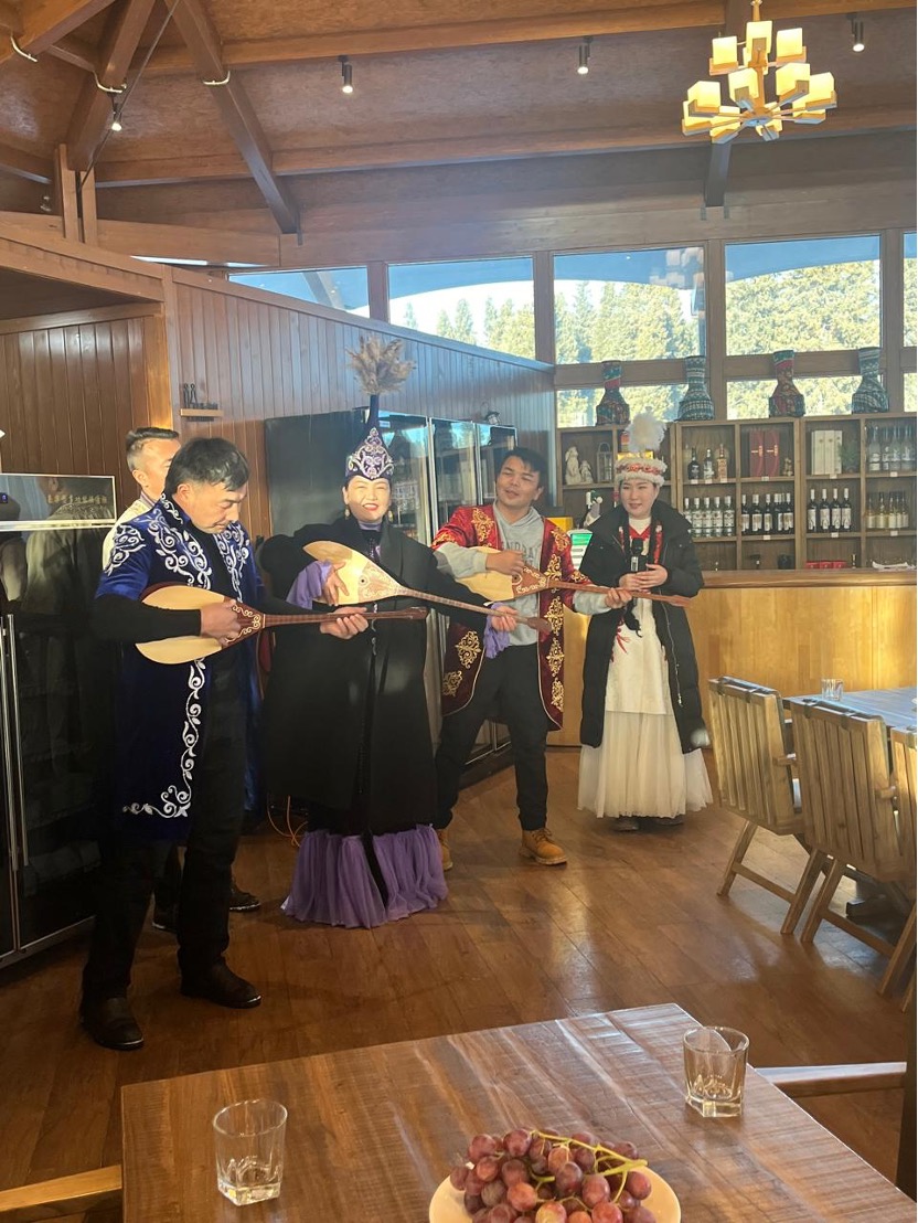 Local artists performing at a skiing resort in Altay. /Tahir Farooq