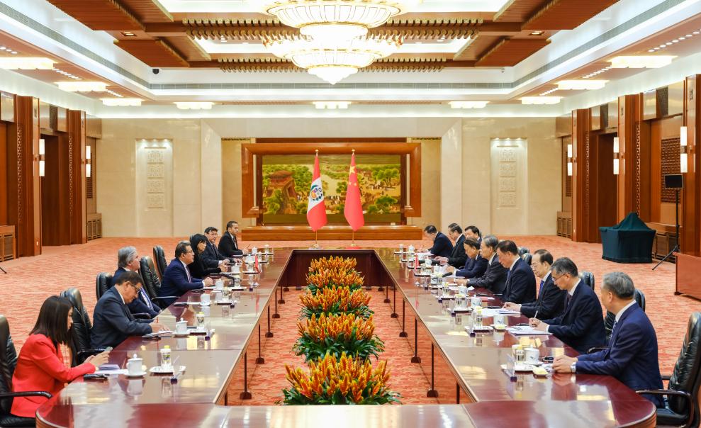 Zhao Leji holds talks with President of the Congress of Peru Eduardo Salhuana at the Great Hall of the People in Beijing, January 6, 2025. /Xinhua