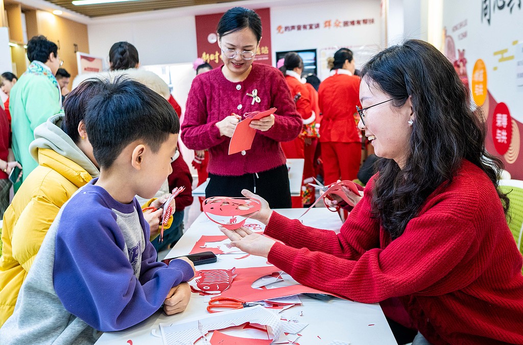 Children make paper-cutting artworks during a Laba Festival celebration, Hohhot City, north China's Inner Mongolia Autonomous Region, January 7, 2025. /CFP