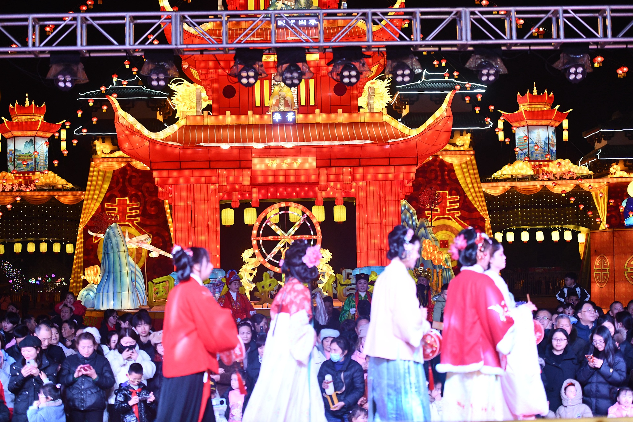 People visit the annual lantern fair in Langzhong, Sichuan Province on January 6, 2025. /CFP 