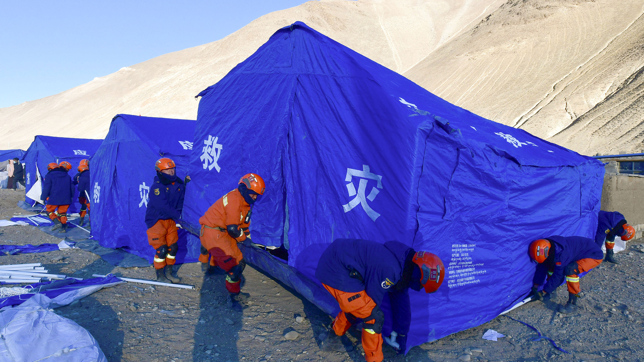 Fire brigade staff set up tents in Cuoguo Town, Dingri County, Xizang Autonomous Region, January 8, 2025. /CFP