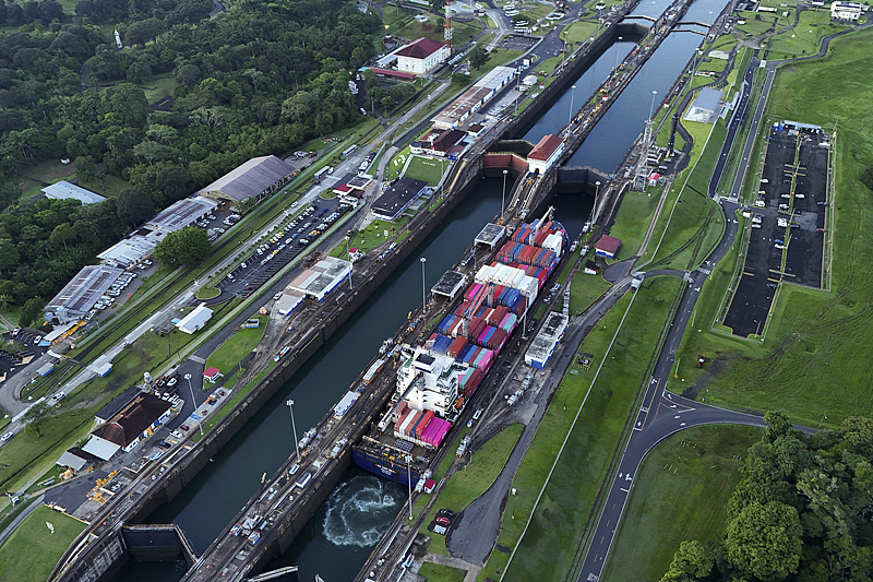 A cargo ship traverses the Agua Clara Locks of the Panama Canal in Colon, Panama, September 2, 2024. /CFP