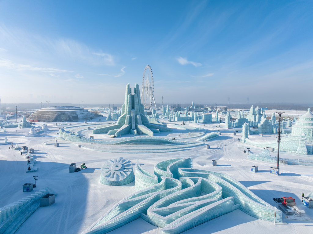 The 26th Harbin Ice and Snow World in Heilongjiang Province features a stunning array of ice sculptures and winter sports and recreational activities. /CFP   