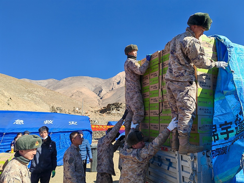 Soldiers relay relief materials in Dingri County in Xigaze City, southwest China