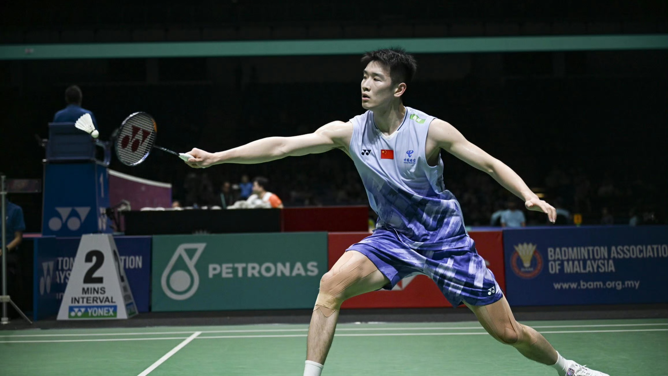 Li Shifeng of China hits a shot against H.S. Prannoy of India in their men's singles round of 16 match at the Badminton World Federation (BWF) Malaysia Open in Kuala Lumper, Malaysia, January 9, 2025. /CFP