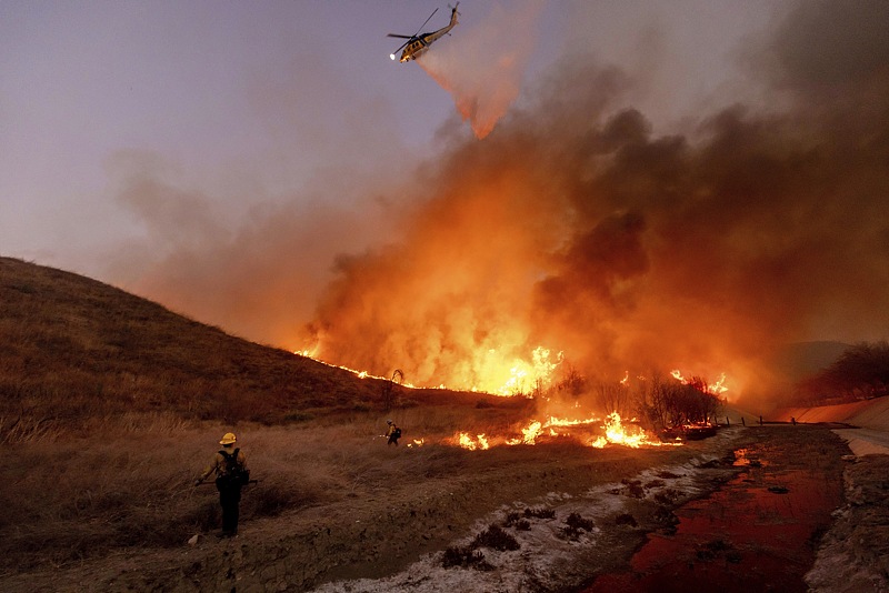 Fire crews battle the Kenneth Fire in the West Hills section of Los Angeles, January 9, 2025. /CFP