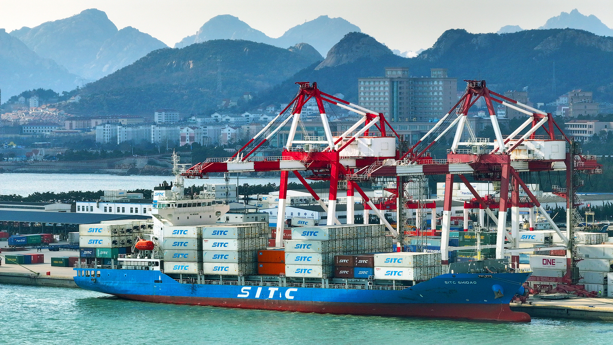 Several foreign cargo ships unload container cargo after entering Shidao New Port for inspection, Weihai, Shandong Province, January 2, 2025. /CFP