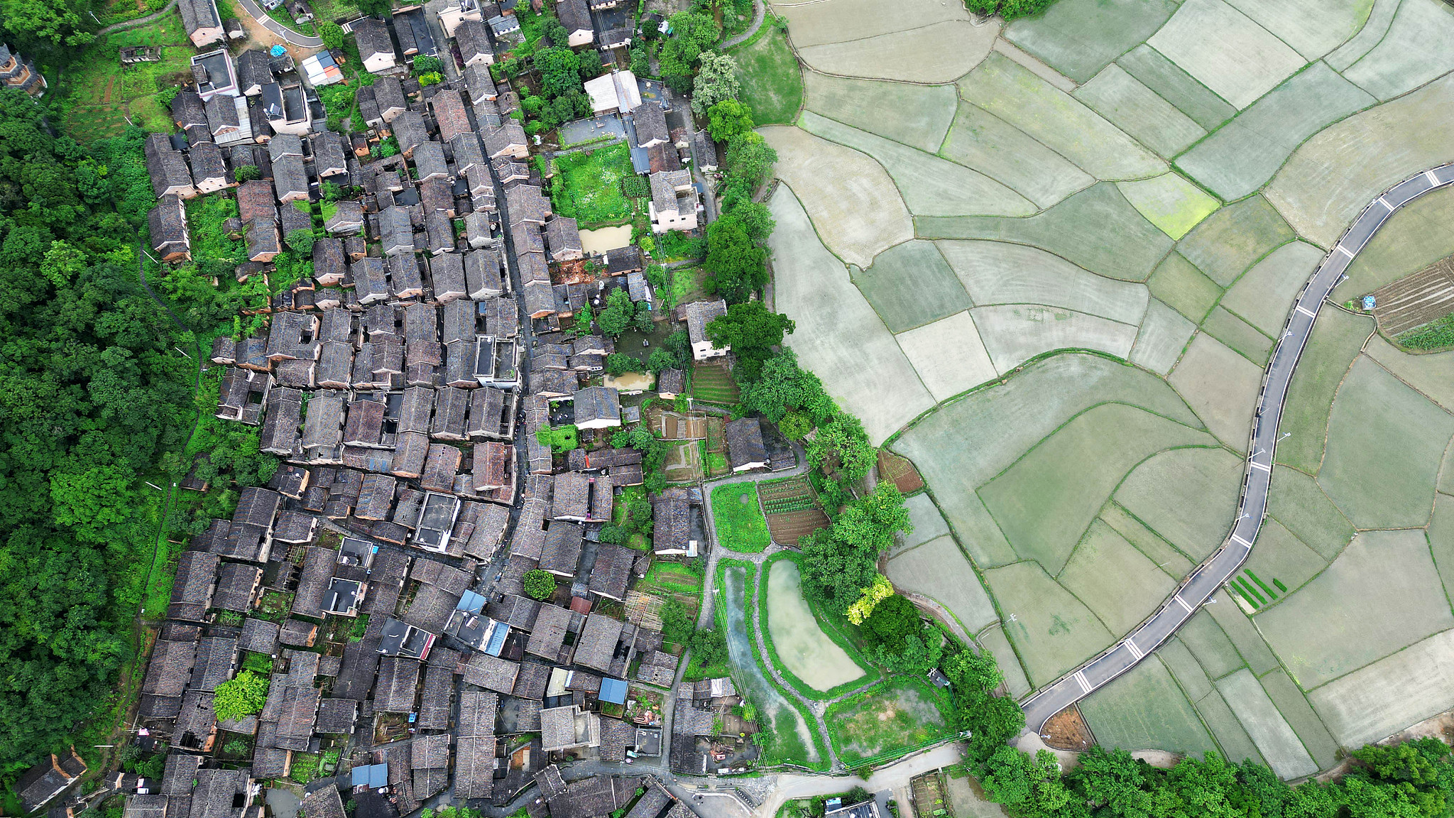 Live: View a typical traditional ancient village in S China's Guangxi