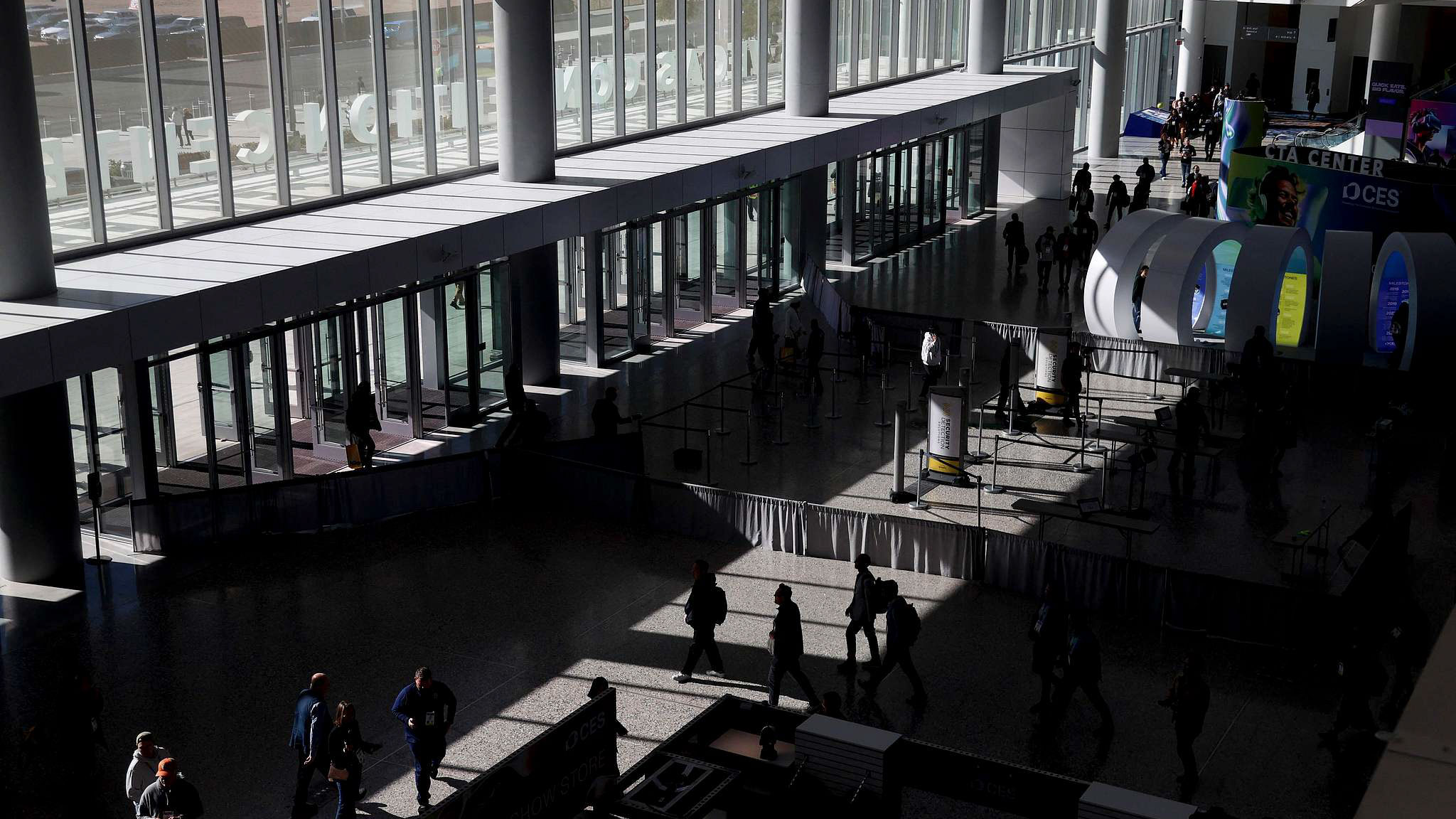 Attendees walk into the West Hall entrance during the Consumer Electronics Show in Las Vegas, Nevada, U.S., January 9, 2025. /CFP