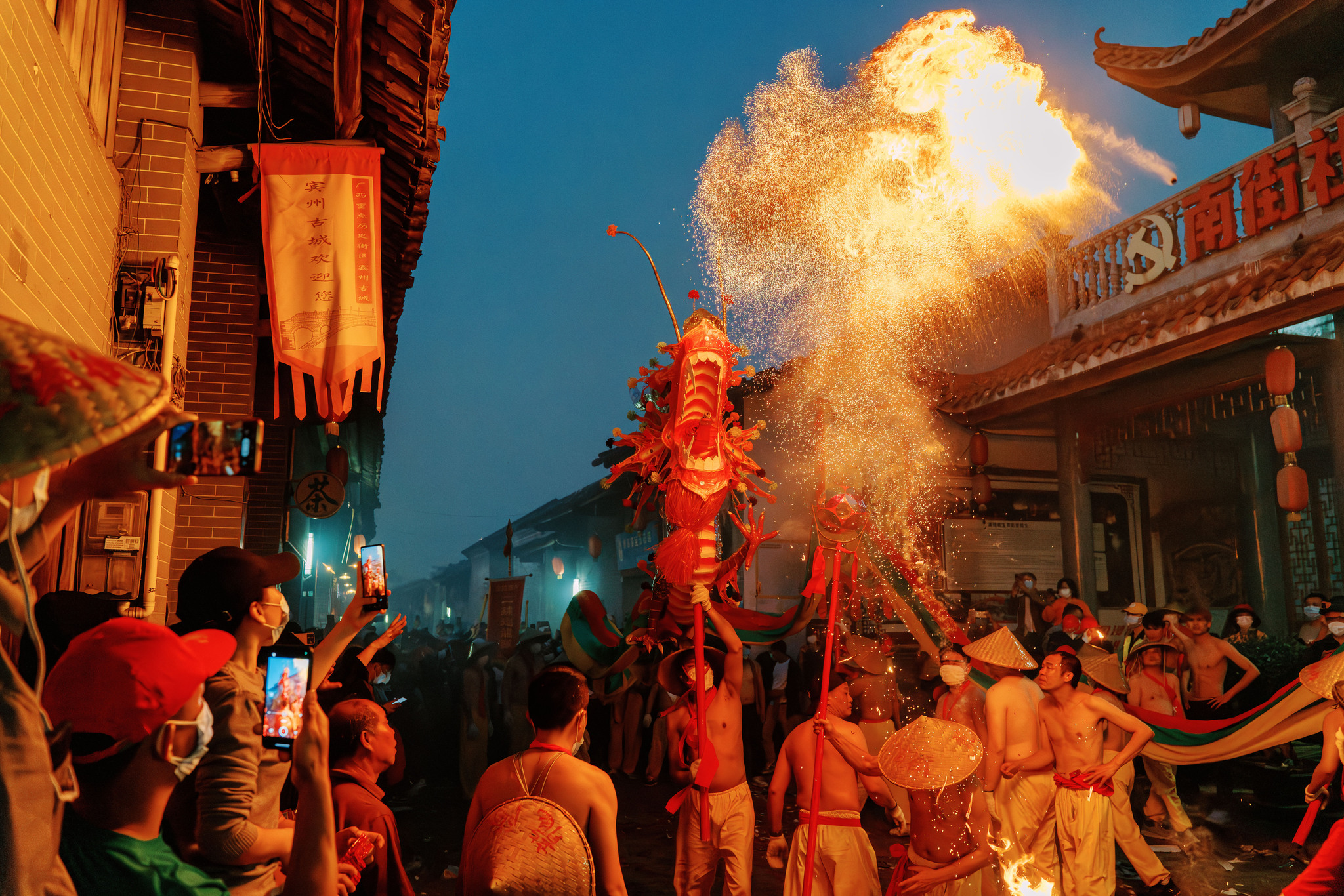 Perayaan Festival Paolong diadakan selama Festival Musim Semi 2024 di Kabupaten Binyang, Daerah Otonomi Guangxi Zhuang. /VCG