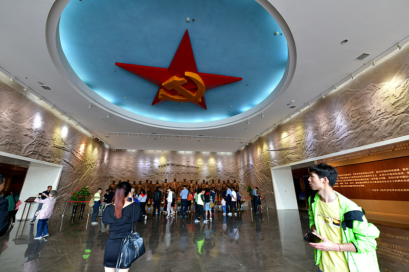 People visit the museum of the Zunyi Conference in Zunyi City, southwest China's Guizhou Province, April 5, 2018. /CFP