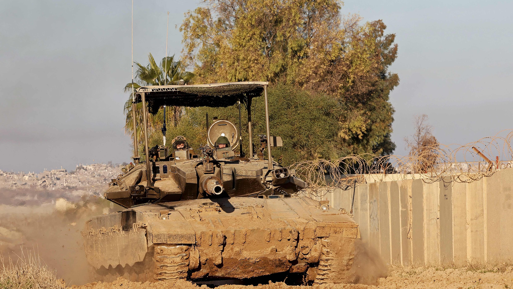 An Israeli army tank drives into position near Israel's southern border with the Gaza Strip, January 14, 2025. /CFP