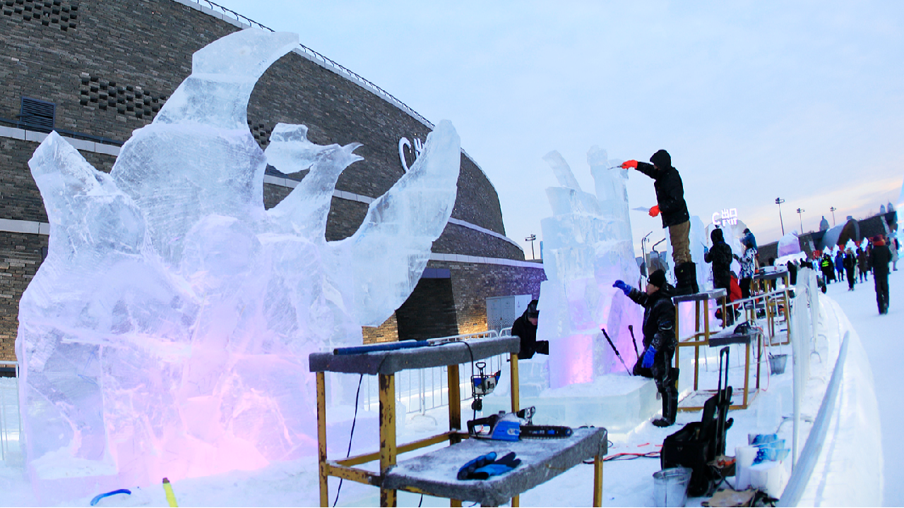 International ice carvers dazzle in Harbin