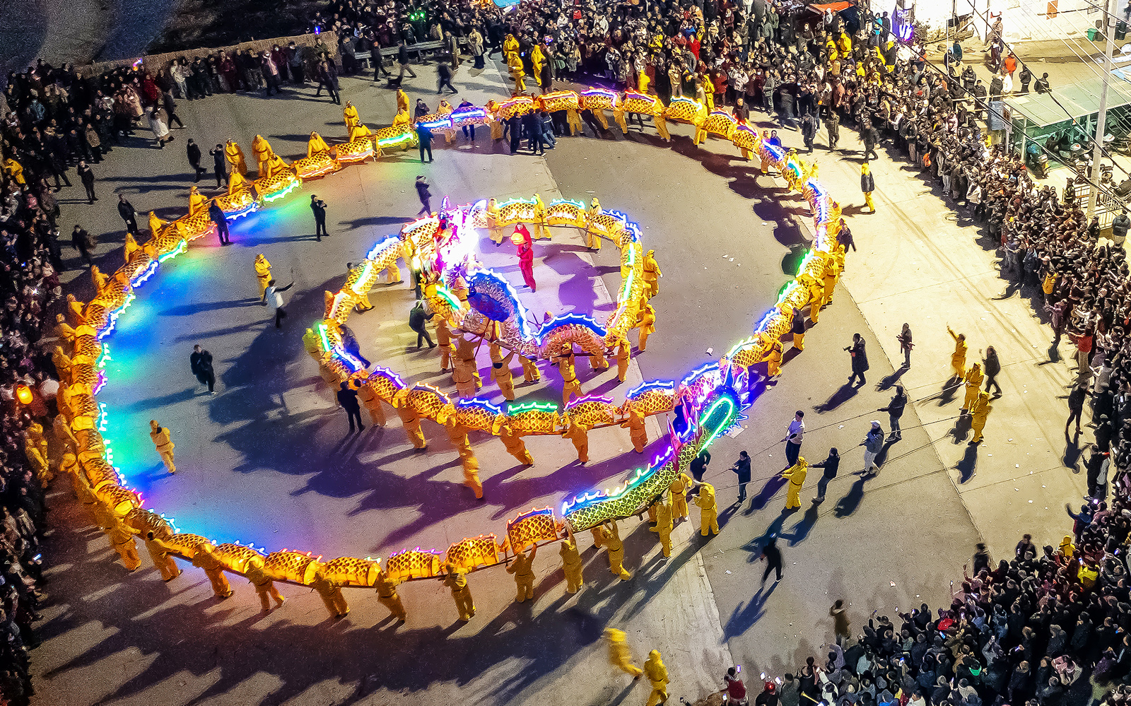 A grand dragon dance featuring a majestic 68-section dragon lantern is performed at Zhengjue Temple Village in Yangjiang Town of Nanjing, Jiangsu Province on January 17, 2025. /VCG