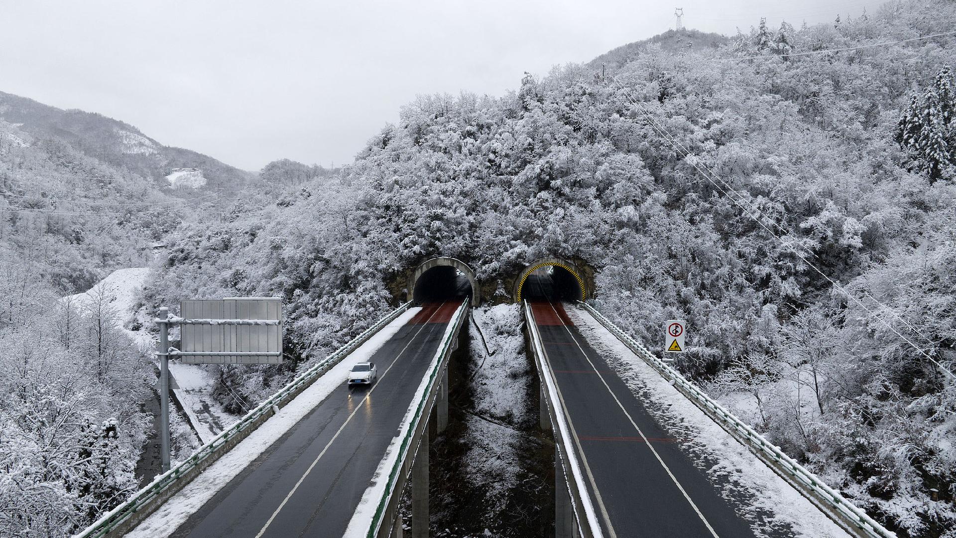 Significant cold front halts travel across China, warnings declared