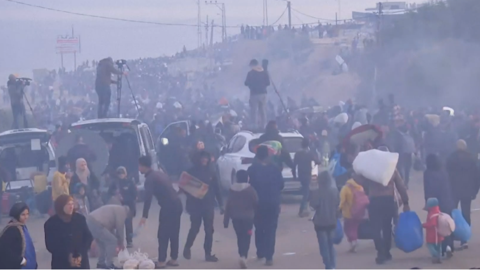 Live: Displaced Palestinians start making their way back to Gaza City