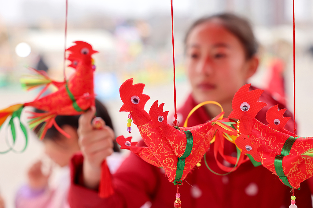 Colorful cloth rooster decorations the Start of Spring CGTN