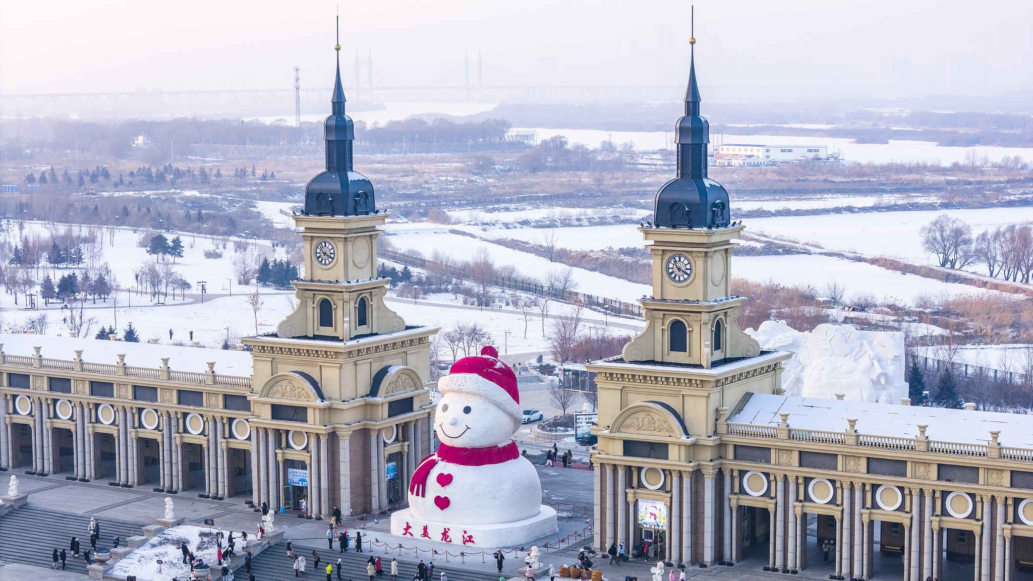 Harbin's winter tourism booms with new experiences, upgraded services