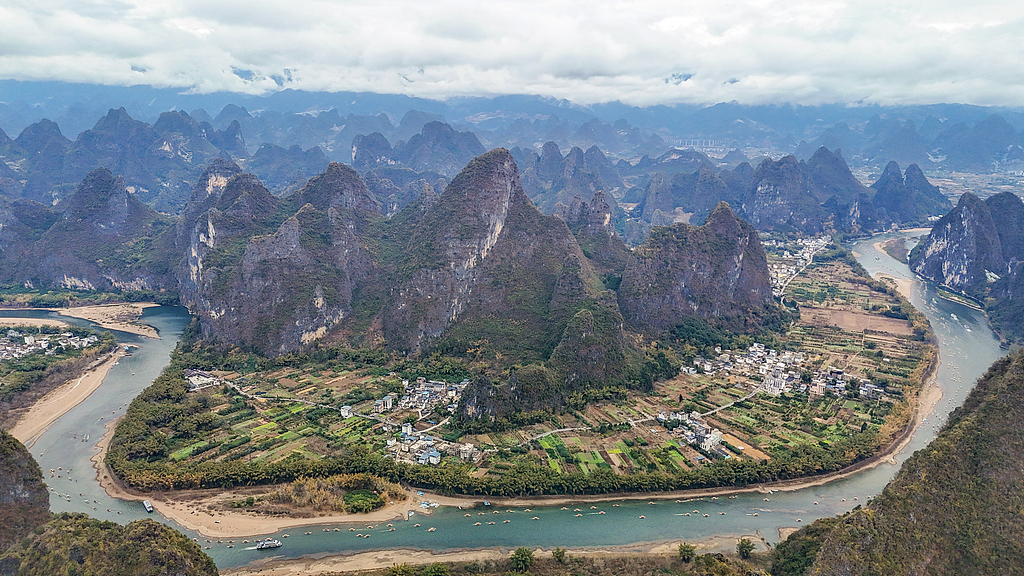 A view of the beautiful scenery along the Lijiang River in Yangshuo County, Guilin, Guangxi Zhuang Autonomous Region, on February 3, 2025. /CFP