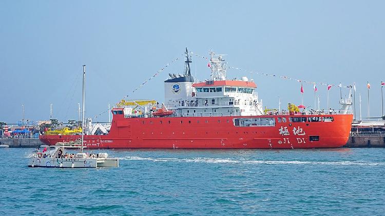 China's icebreaker "Jidi" embarks on oceanic survey