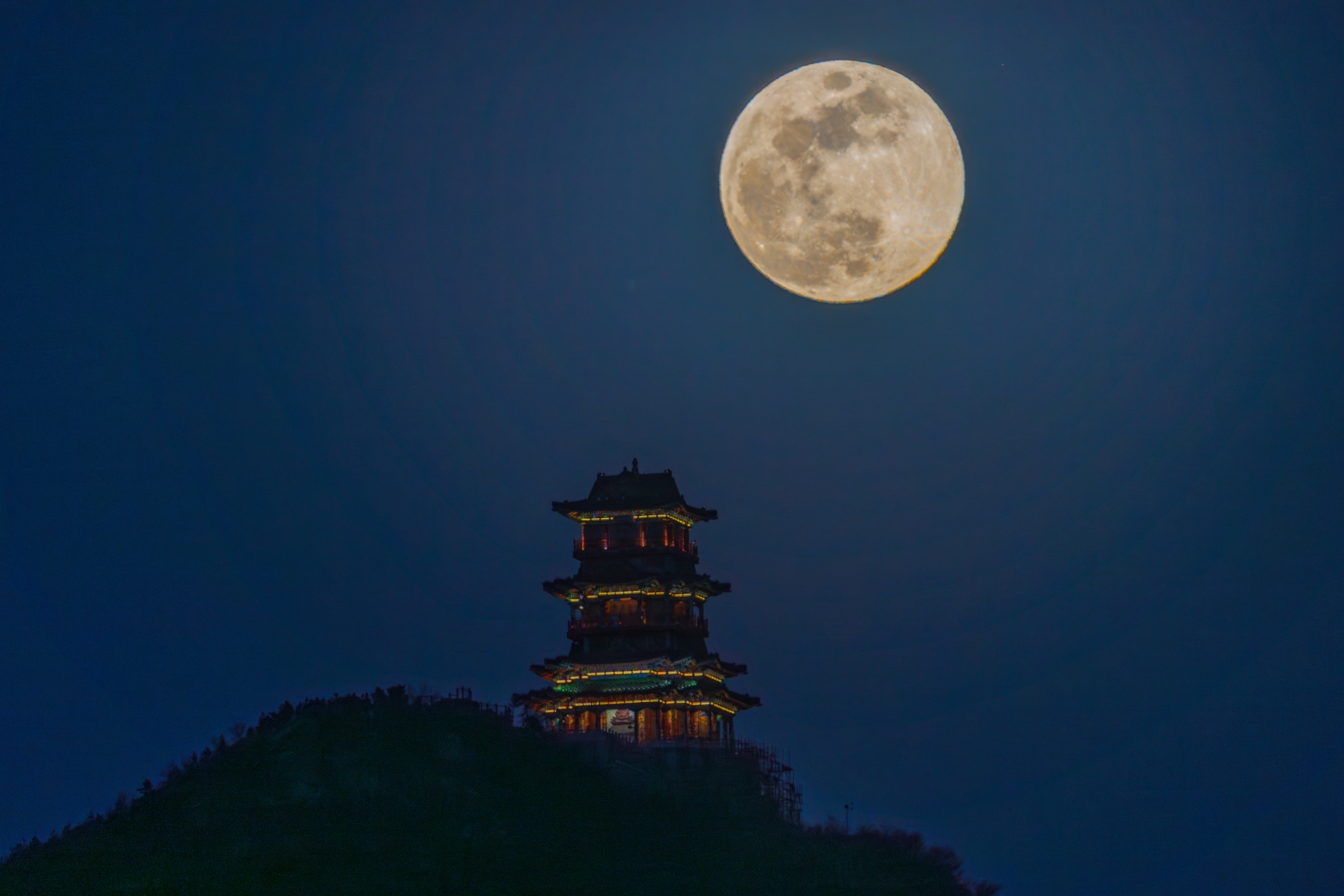 Full moon shines at Dingdu Pavilion in Beijing during Lantern Festival