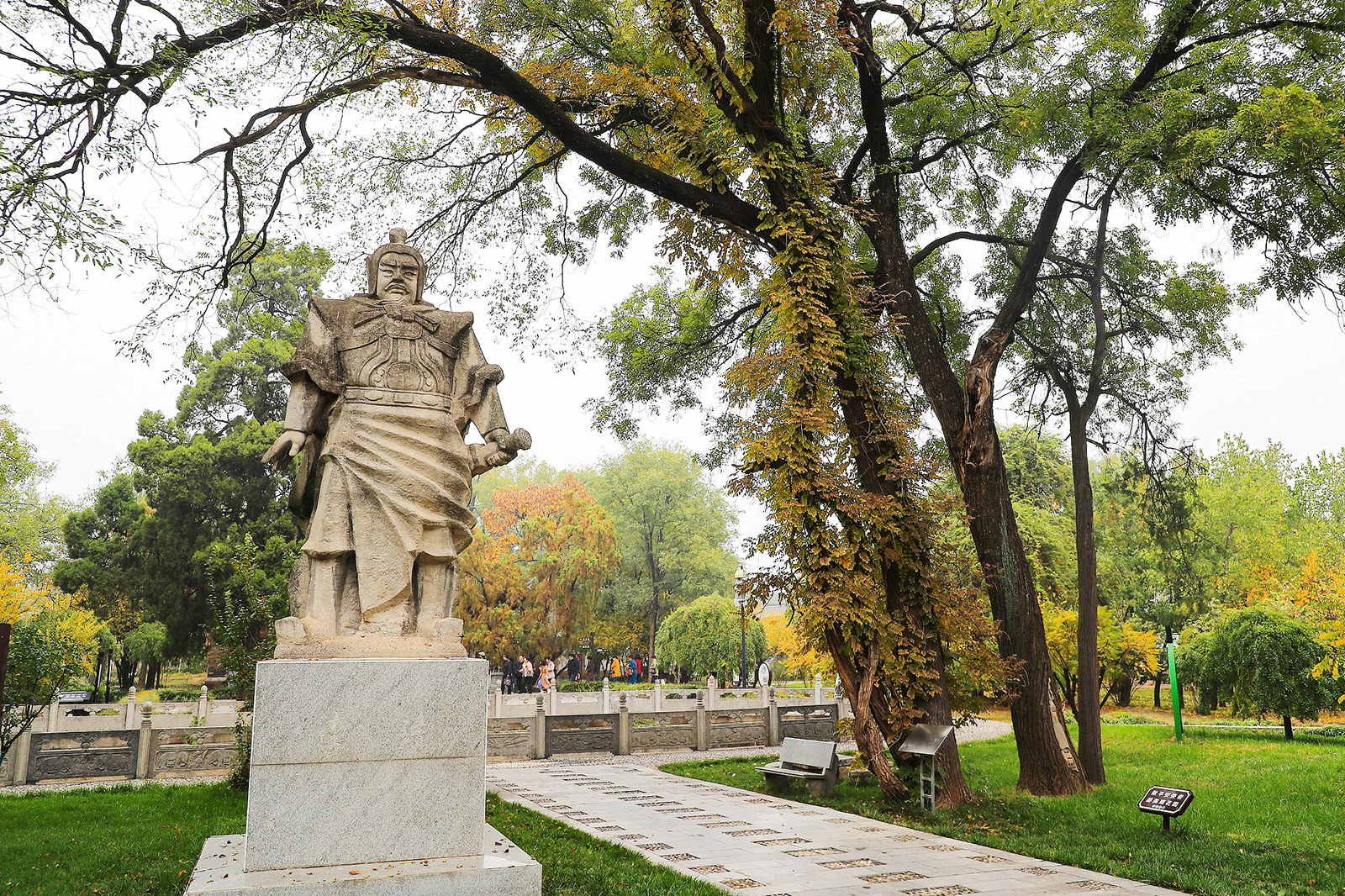 The statue of Li Jing is seen at Li Jing's Former Residence in Sanyuan County, Shaanxi Province. /VCG