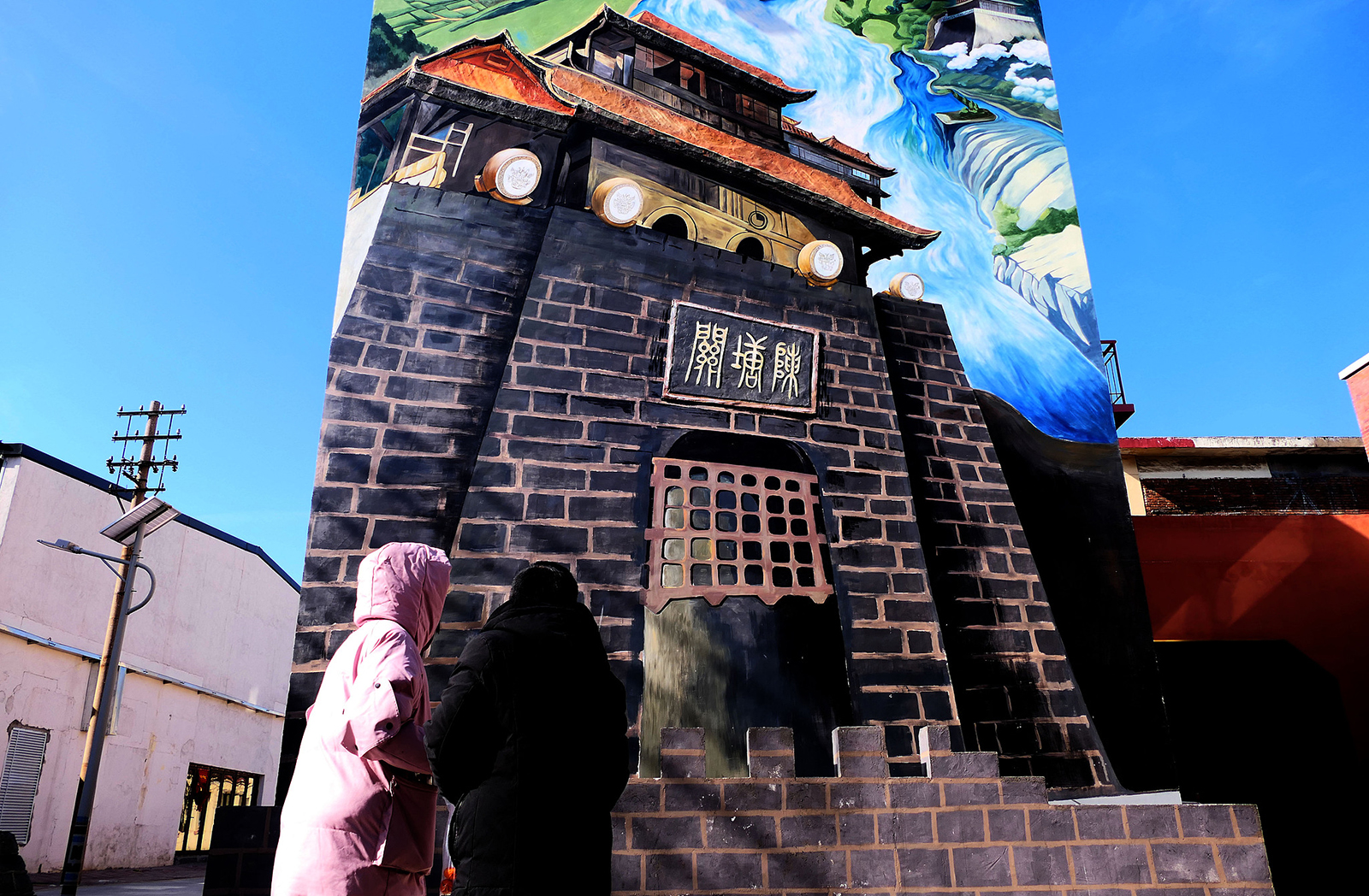 People visit Chentangzhuang in Tianjin, a place believed by many to be the site of the Chentang Pass in the 