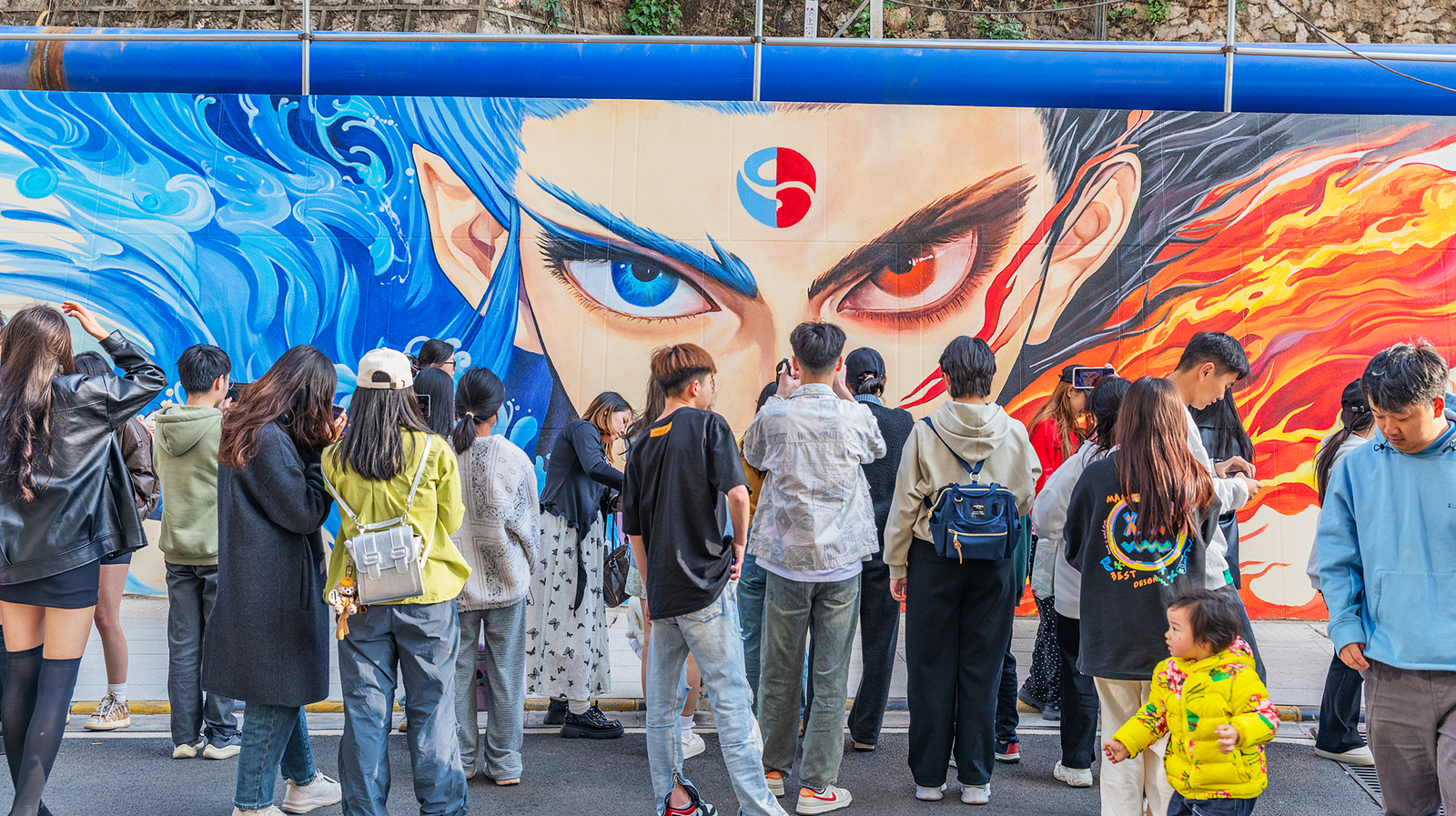 People take photos of a Ne Zha-themed graffiti wall in Kunming, Yunan Province on February 22, 2025. /VCG