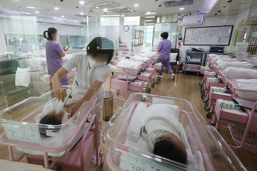 Nurses take care of newborns at a neonatal center in Seoul, South Korea, February 28, 2024. /CFP