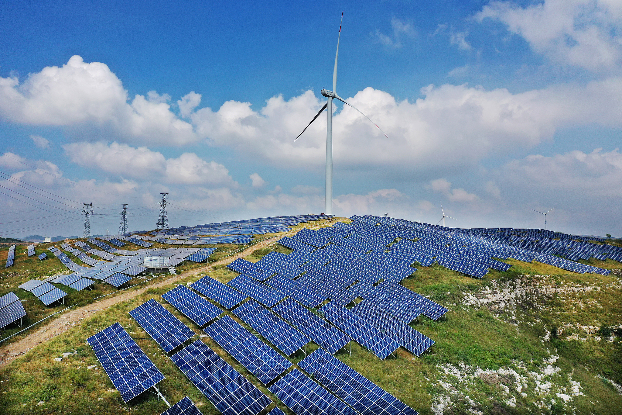 The wind-solar hybrid power station in Zaozhuang City, Shandong Province, east China. /VCG
