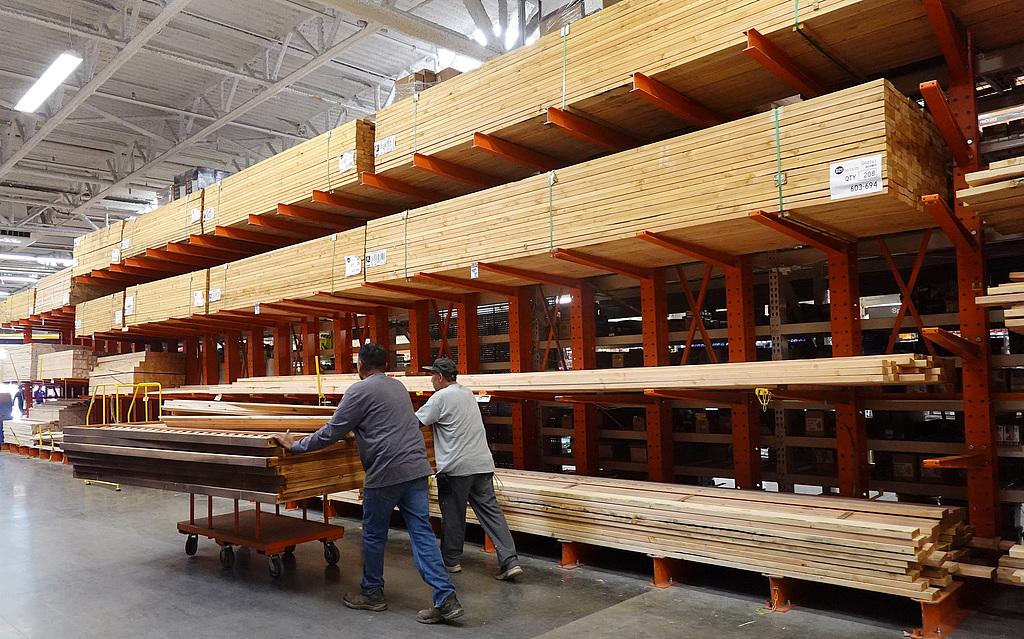 Customers push a cart through the lumber section of Home Depot in California, US, March 3, 2025. /VCG