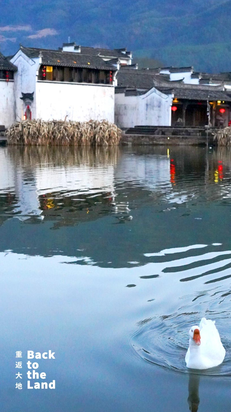 A view of blue hour in a water town /CGTN