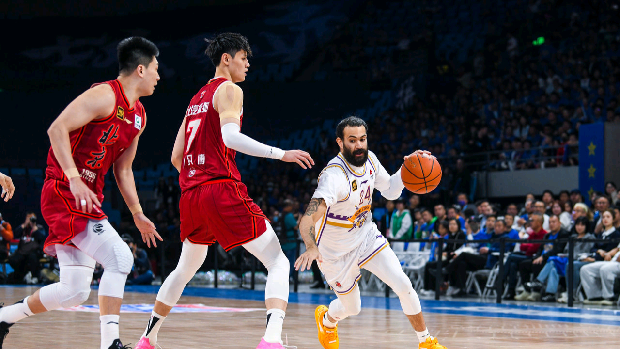 Grant Riller (R) of the Beikong Royal Fighters dribbles in Game 1 of the Chinese Basketball Association (CBA) Playoffs quarterfinal series against the Beijing Ducks in Beijing, April 14, 2025. /Beikong Royal Fighters