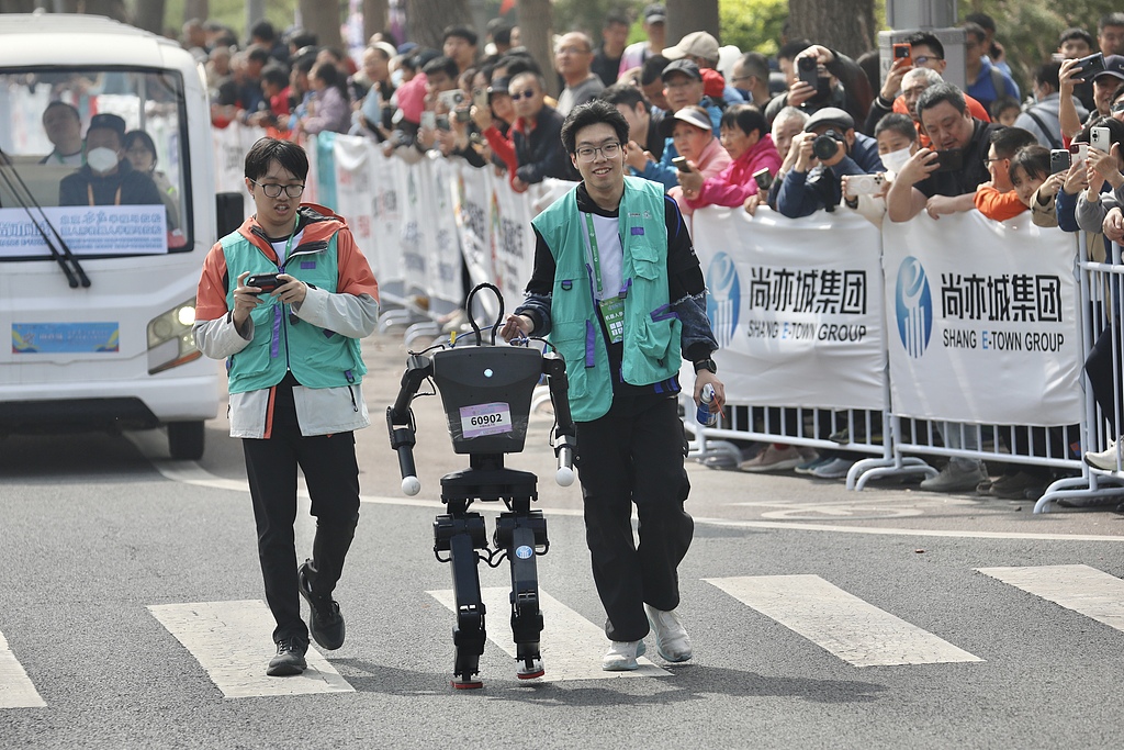 The world's first humanoid robot half-marathon kicks off in Beijing, April 18, 2025. /VCG