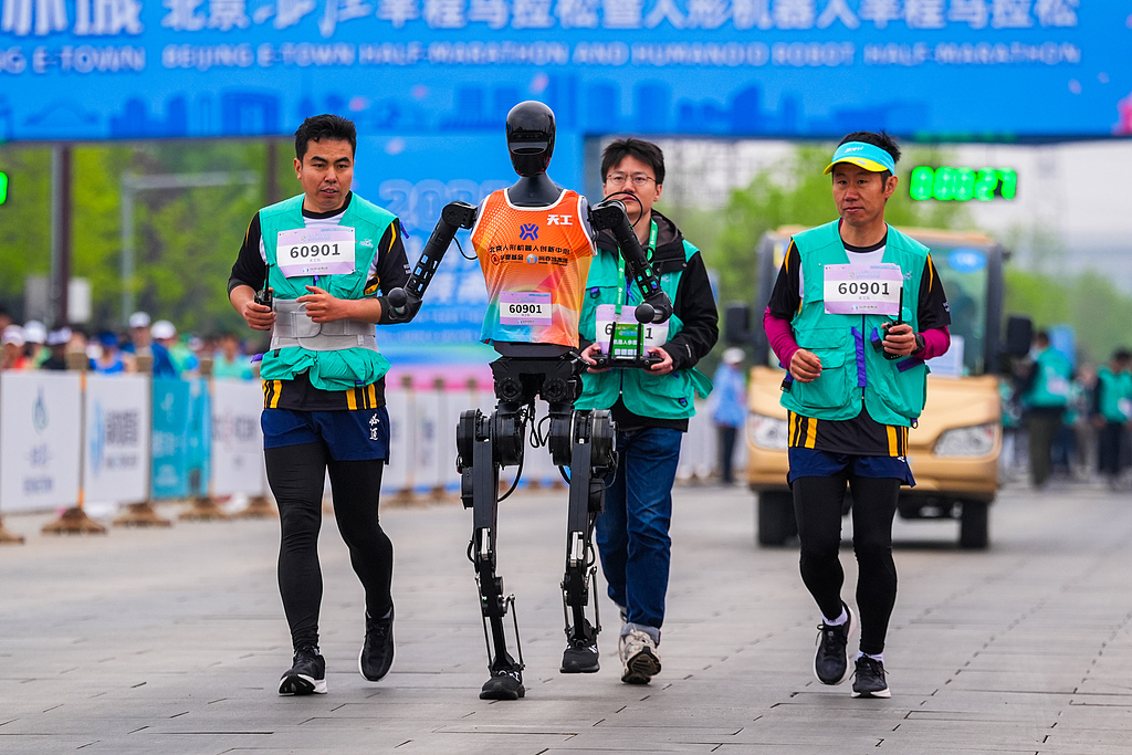 The world's first humanoid robot half-marathon kicks off in Beijing, April 18, 2025. /VCG