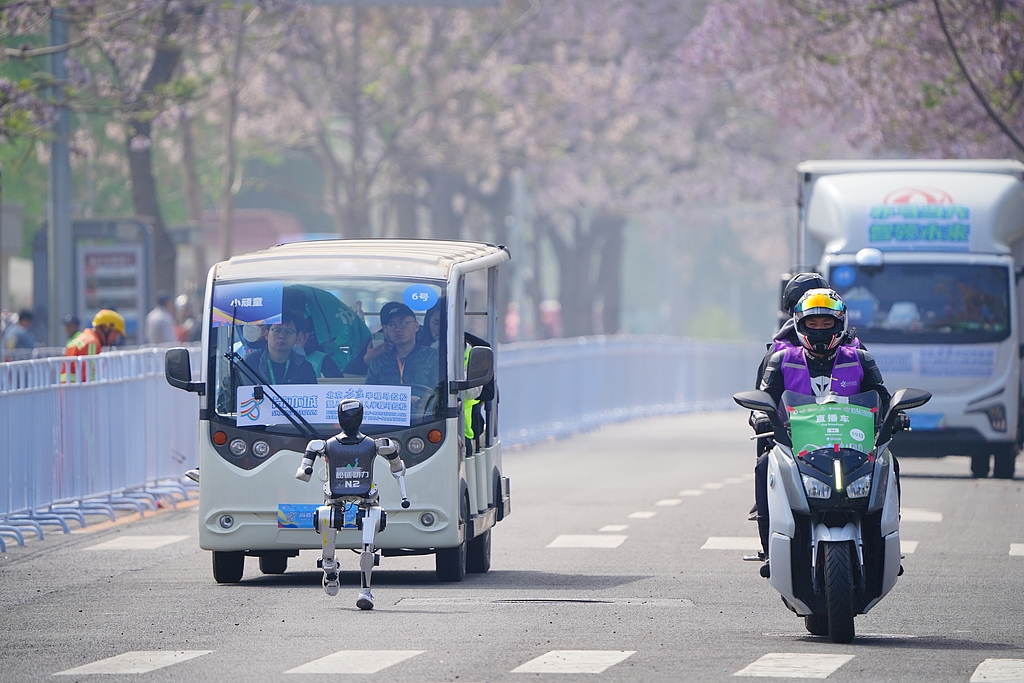 The world's first humanoid robot half-marathon kicks off in Beijing, April 18, 2025. /VCG