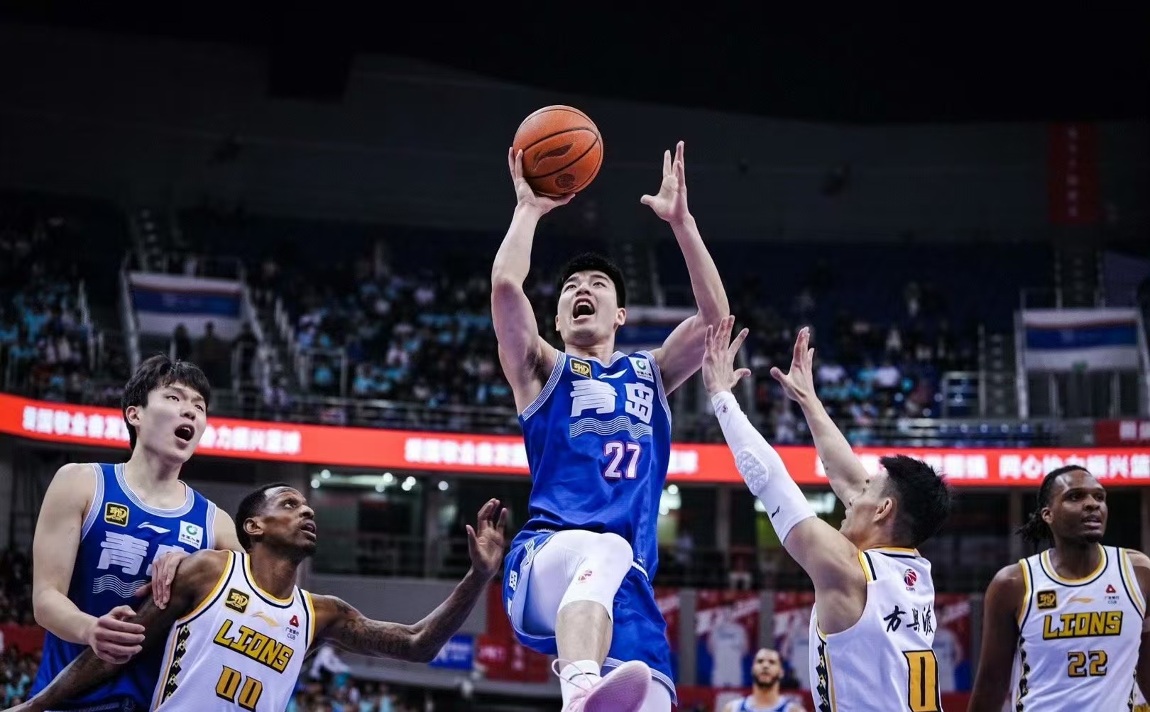 Lu Junhu (#27) of the Qingdao Eagles take a shot against the Guangsha Lions in Game 3 of their best-of-five quarterfinal series in the CBA Playoffs in Qingdao, east China's Shandong Province, April 18, 2025. /CBA