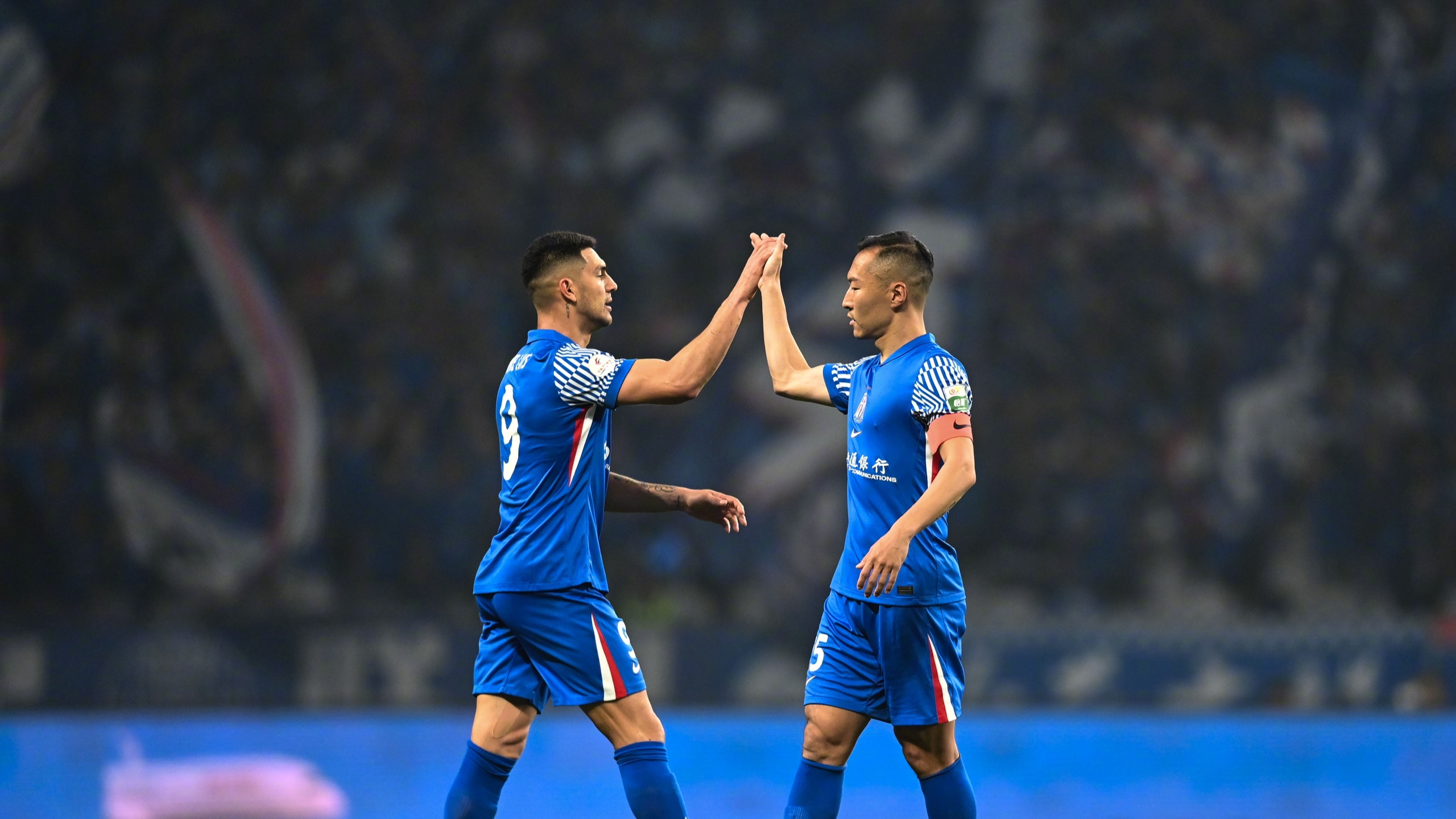 Players of Shanghai Shenhua celebrate after scoring a goal in the Chinese Super League (CSL) game against Wuhan Three Towns in east China's Shanghai Municipality, April 19, 2025. /Shanghai Shenhua